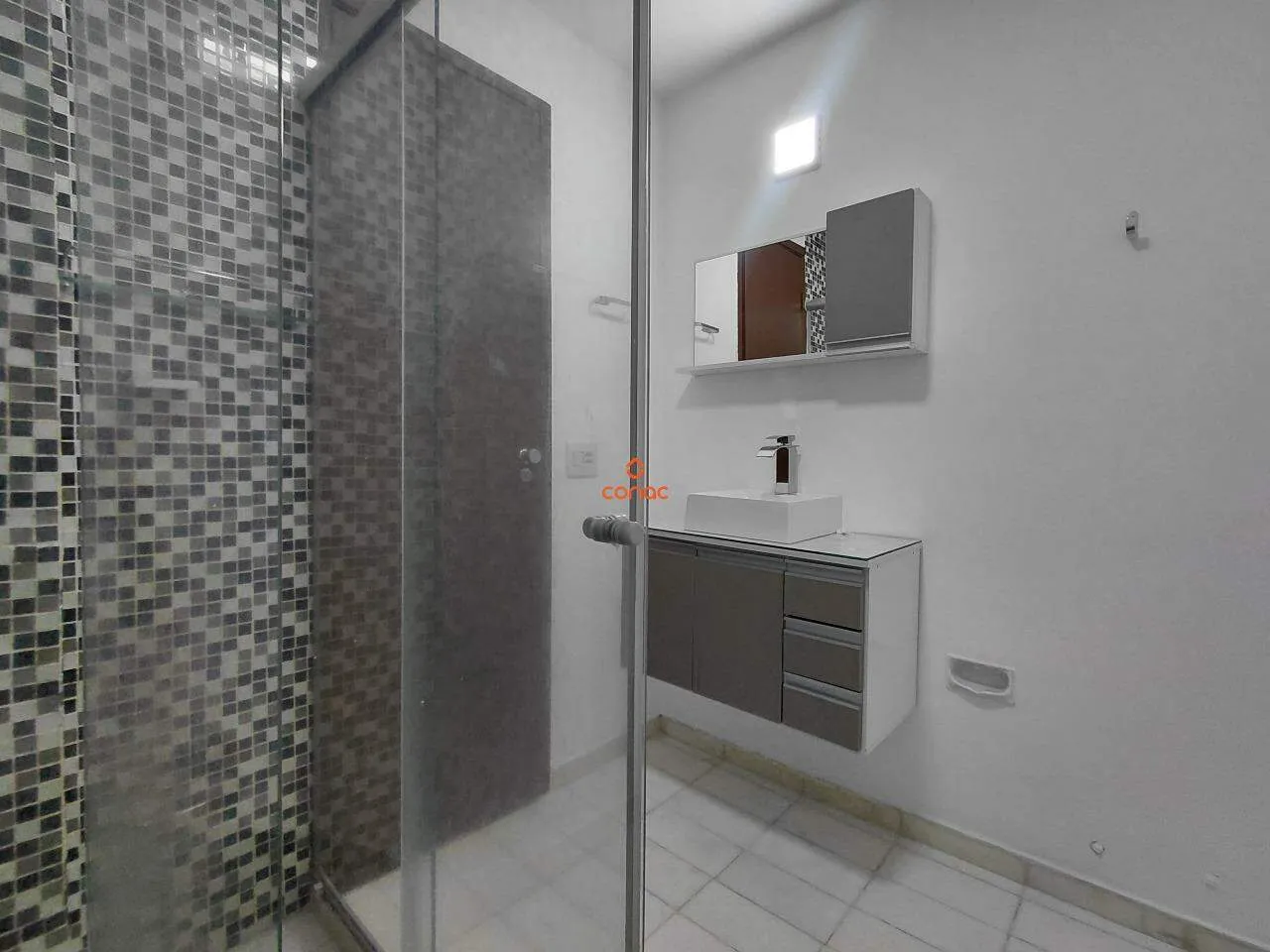 Wood or laminate floors in a 2-bedroom apartment, 88 m² — photo 17