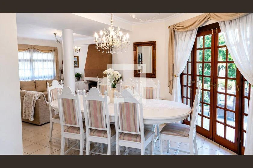 Облаштований будинок з 4 спальнями та 320 м² — photo 5