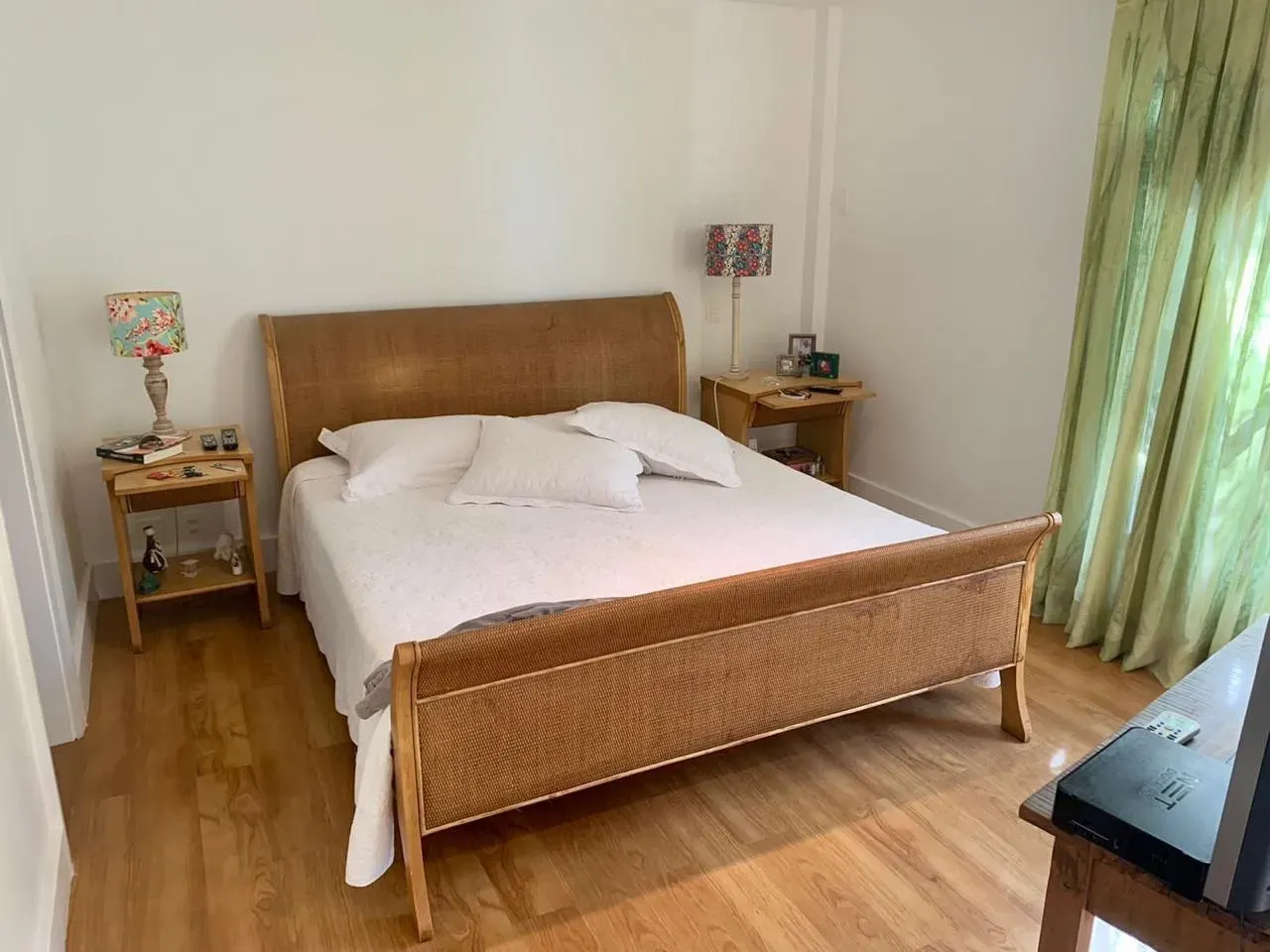 Furnished house with 4 bedrooms and 5 bathrooms, warm wood touches — photo 14
