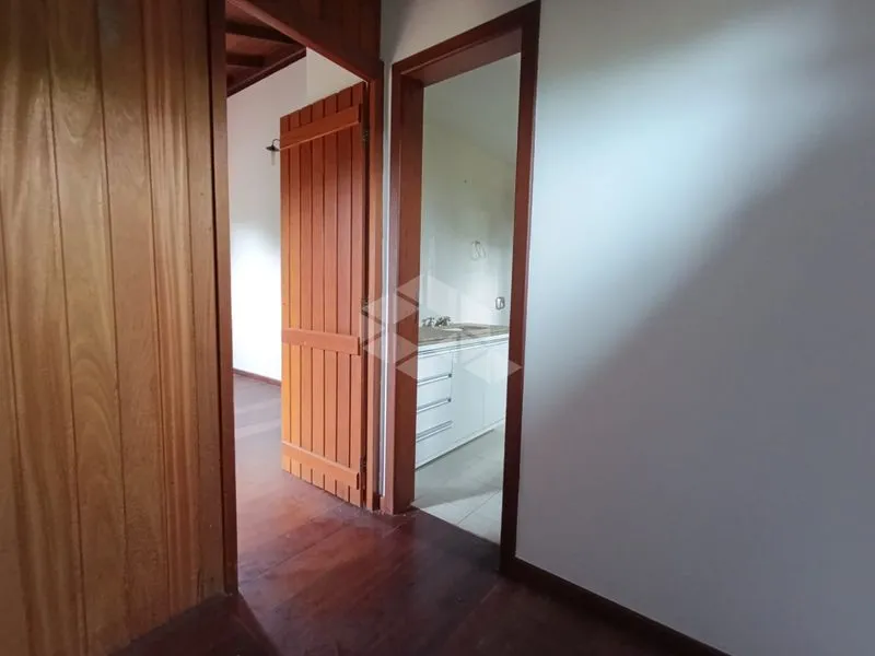 Furnished 360 m² house with 3 bedrooms and 6 parking spaces — photo 39