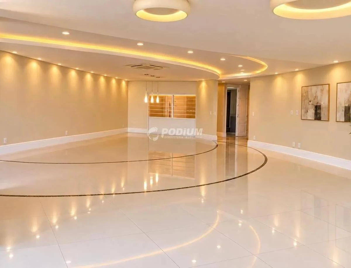 4-bedroom apartment in a building with a gym — photo 3