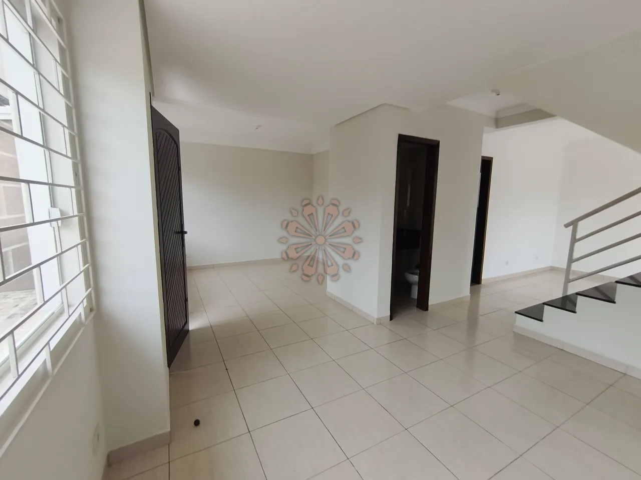House with 3 bedrooms and 3 bathrooms across 250 m² — photo 10