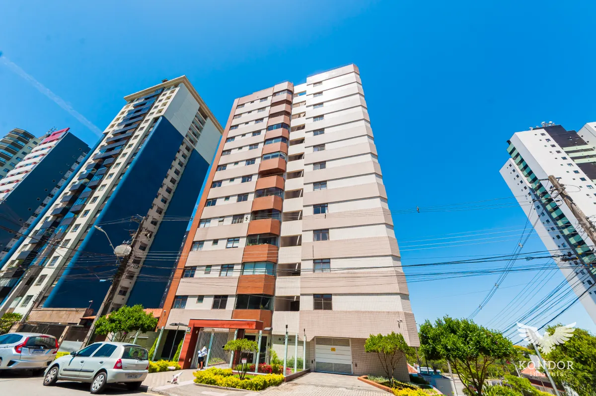 3-bedroom apartment with a balcony and 136 m² — photo 43