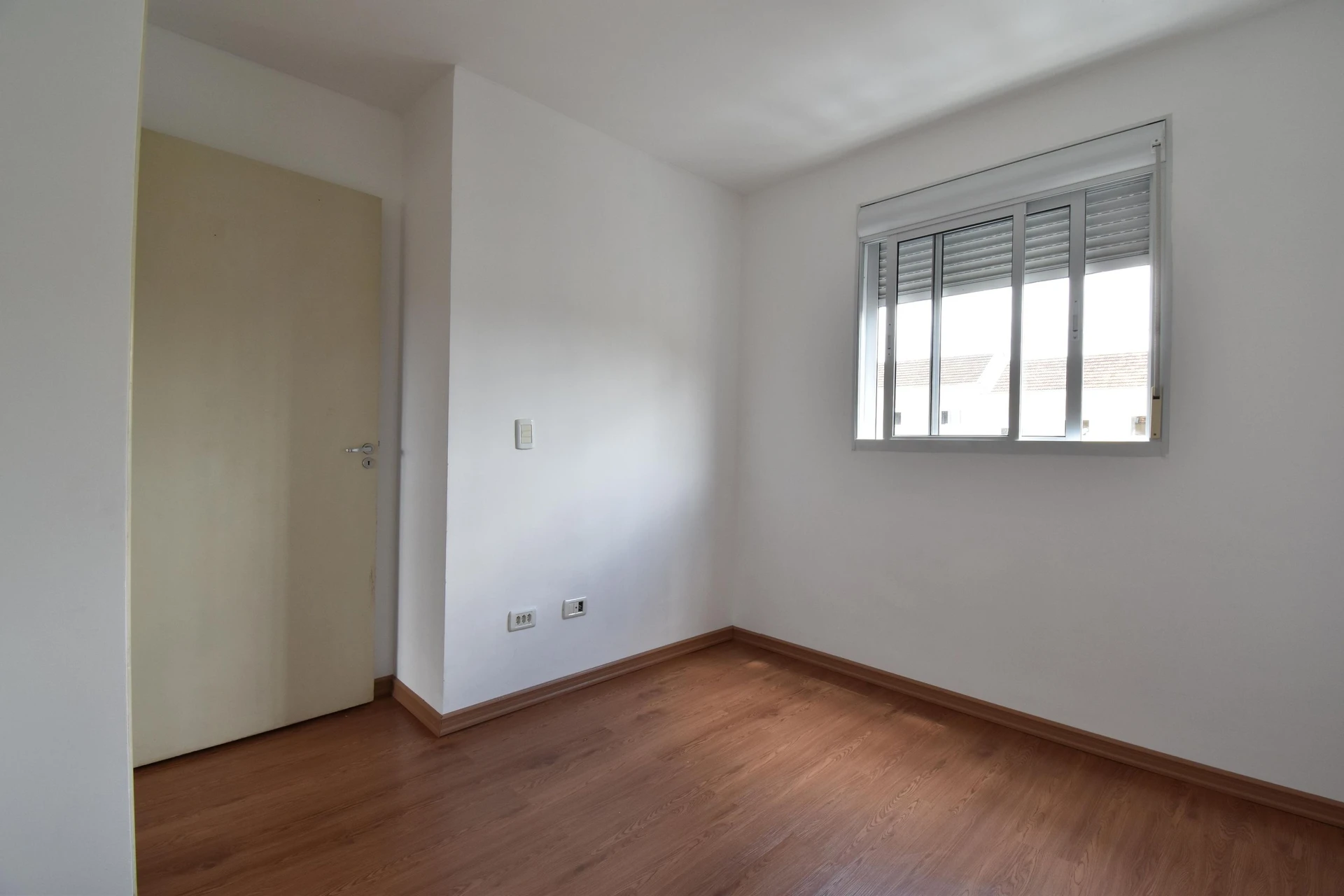 Wood or laminate floors in a 3-bedroom apartment, 53 m² — photo 26