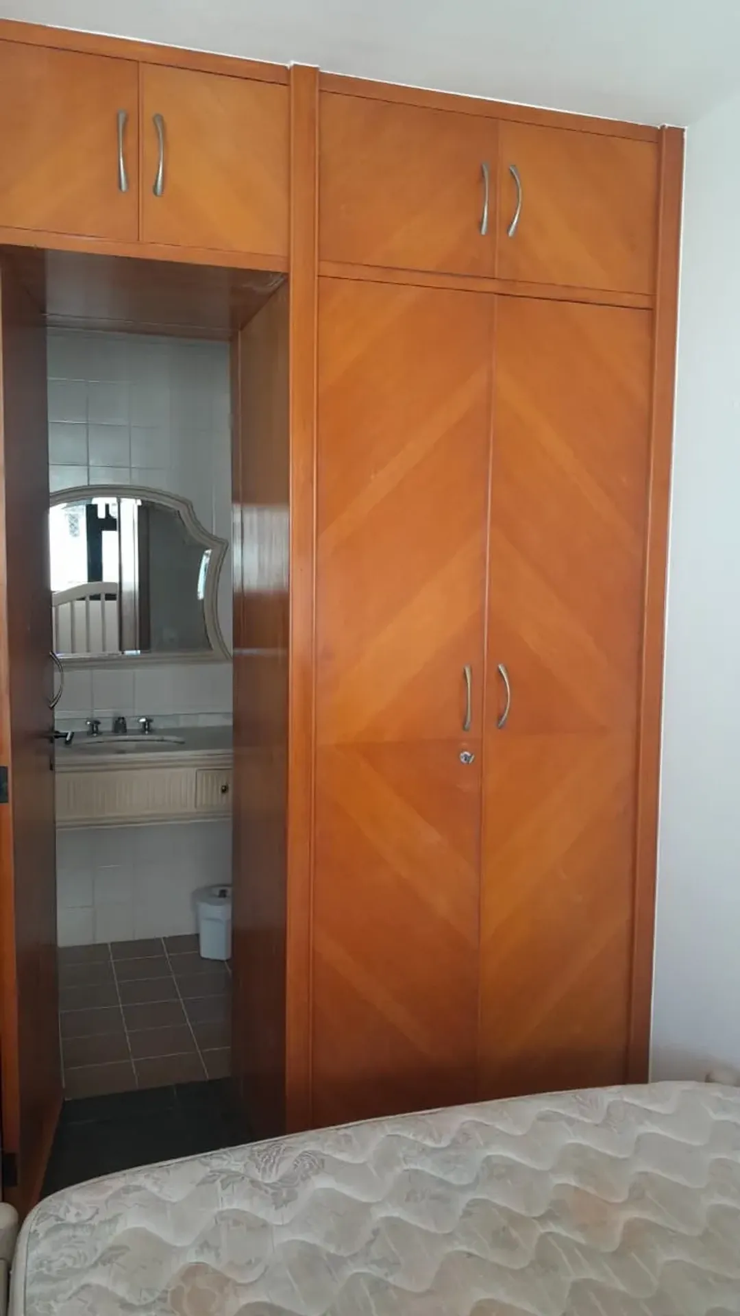 Квартира на 11-м этаже с грилем на балконе — photo 25