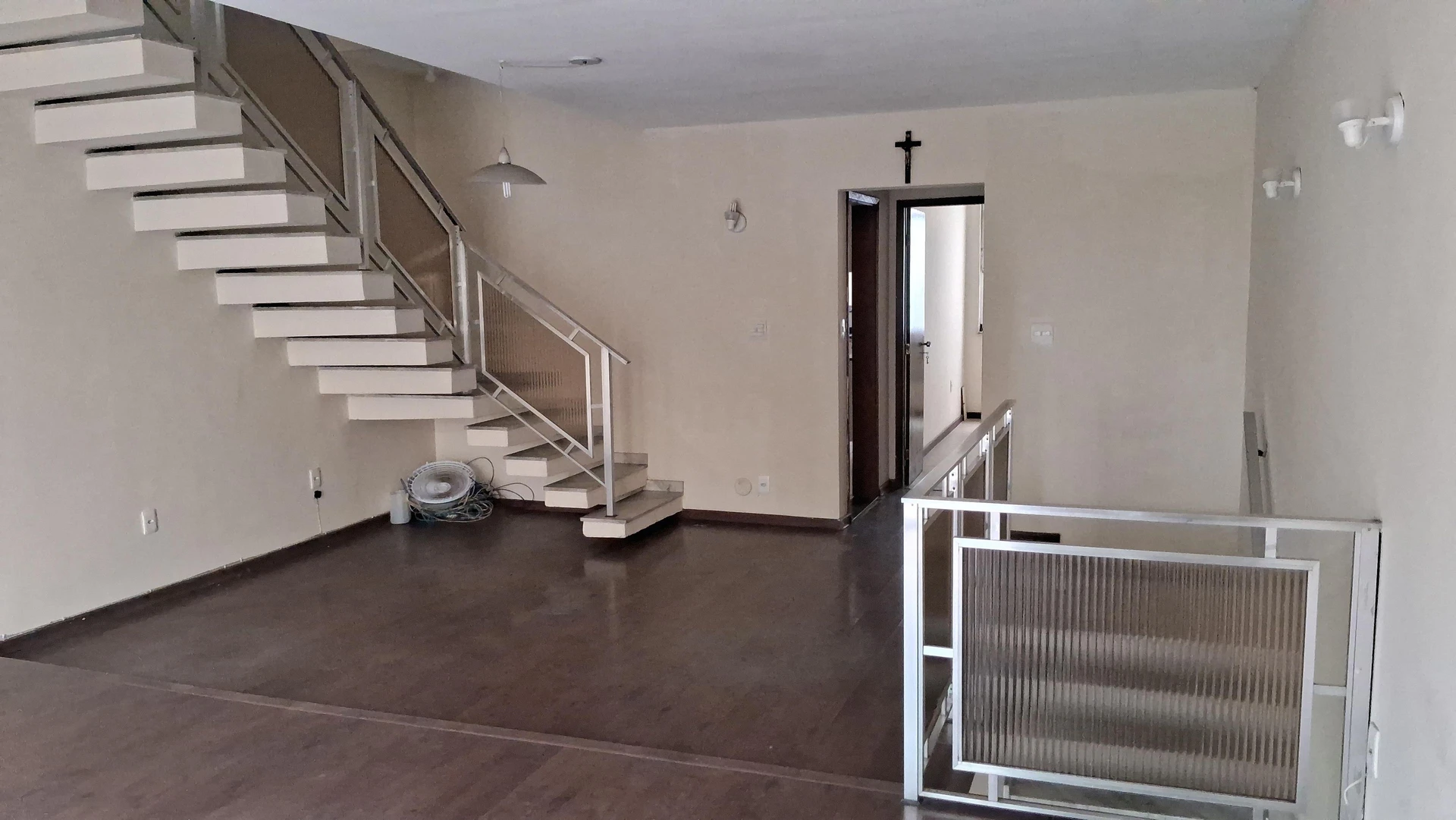 Unfurnished house with 6 bedrooms and private garden — photo 58