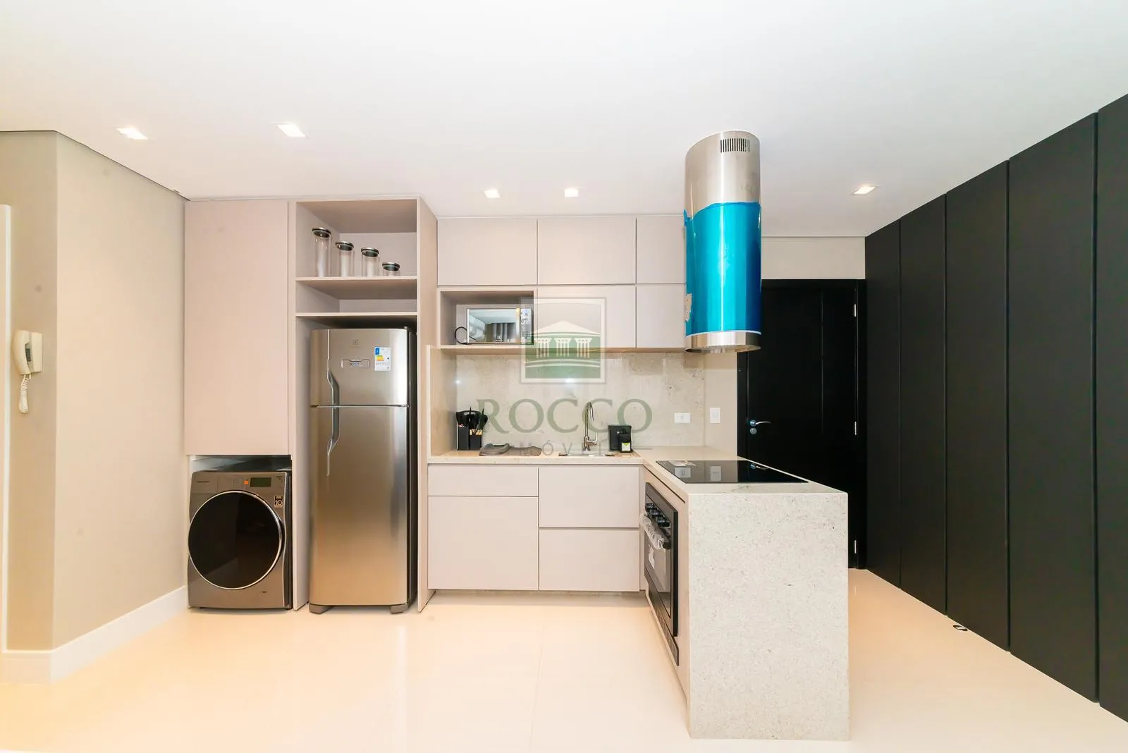 Furnished 1-bedroom apartment with an open kitchen — photo 11