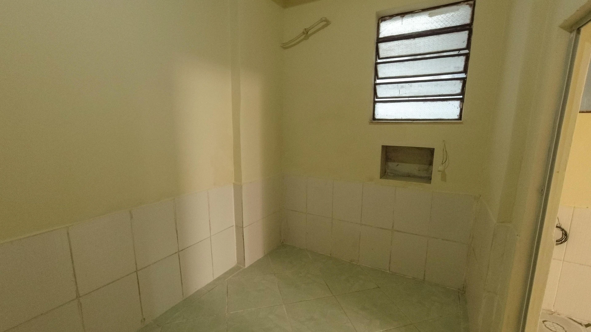 Unfurnished house with a balcony and private garden — photo 22