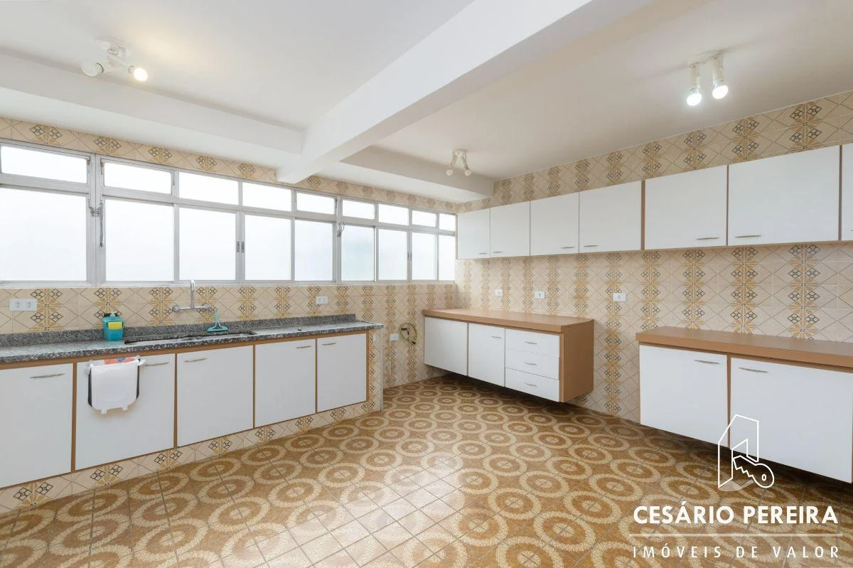 Furnished apartment, 215 m², with a bathtub — photo 7