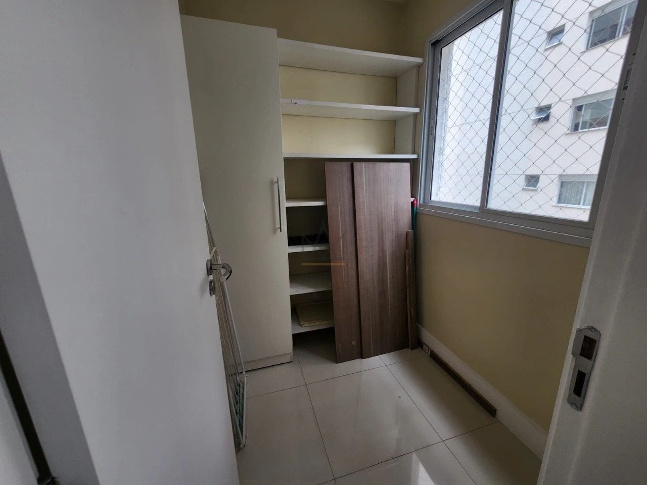 Departamento con ventanales de piso a techo en Florianópolis — photo 22
