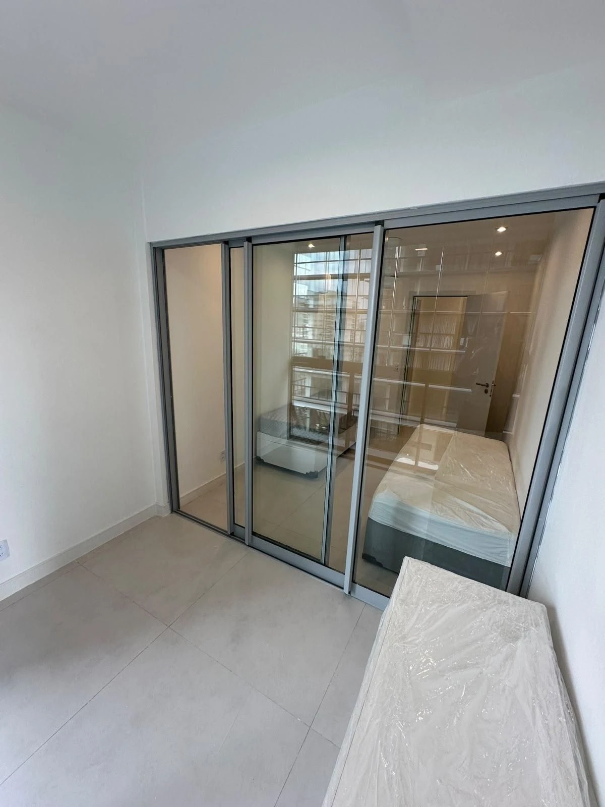 Floor-to-ceiling windows in a 2-bedroom apartment, 84 m² — photo 2