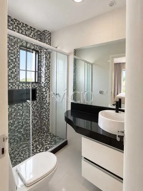400 m² house with a glass-enclosed balcony and a bathtub — photo 26