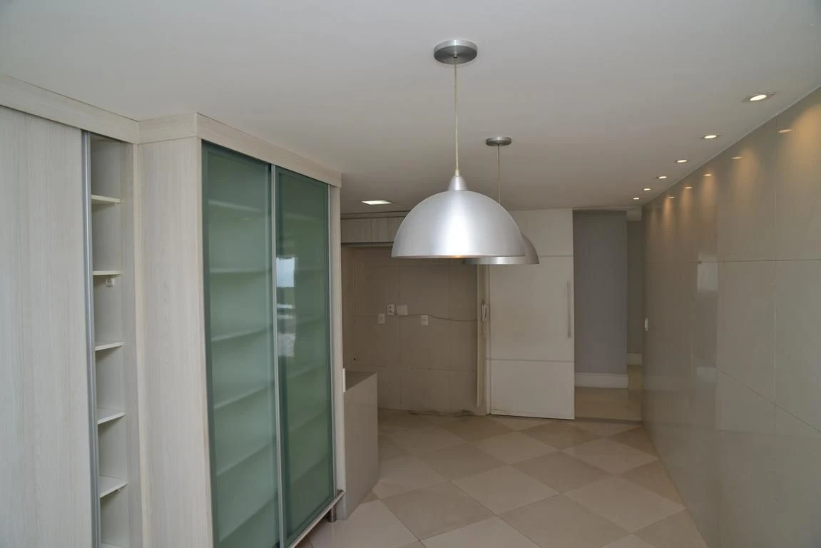 Ванна та 4 спальні: квартира 300 м² — photo 50