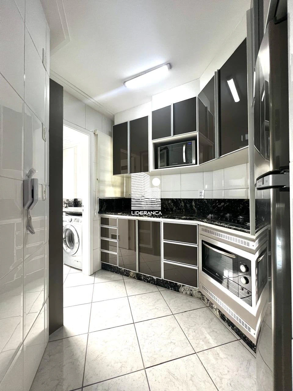 Furnished apartment, 125 m², with a glass-enclosed balcony — photo 10