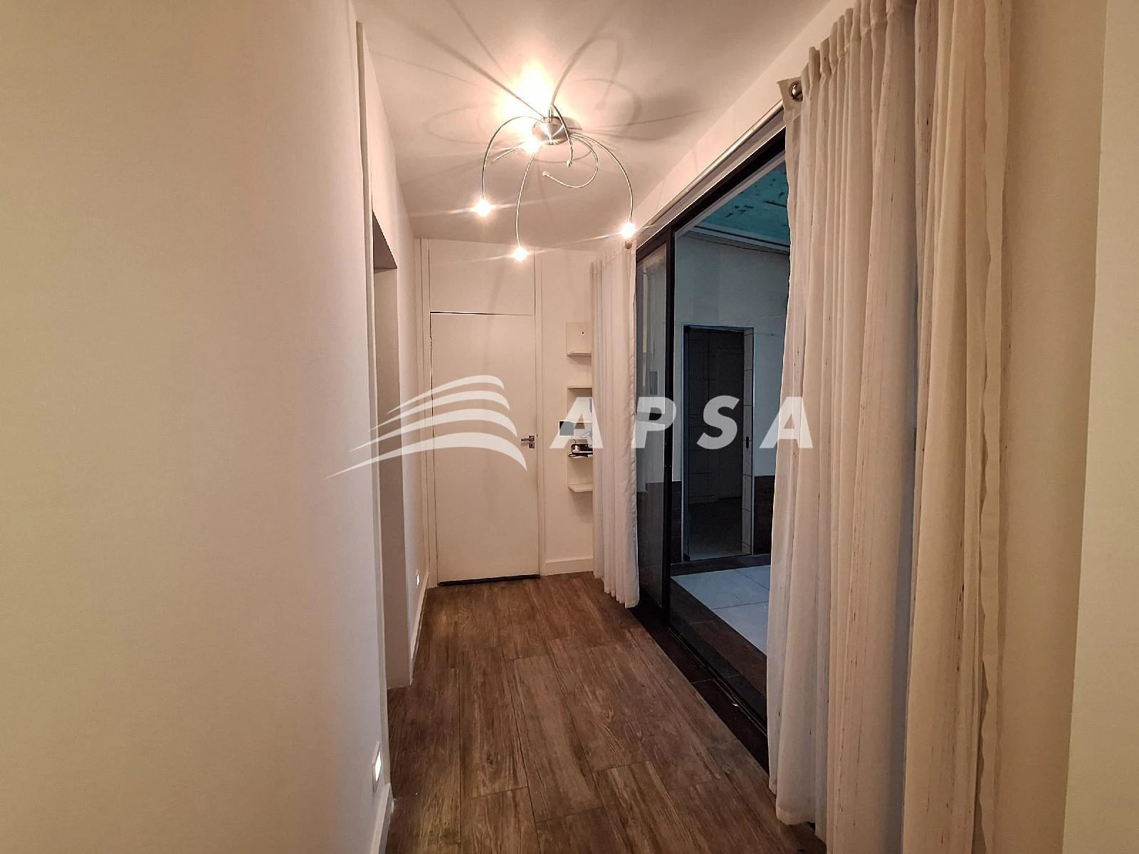 210 m² apartment with an open-plan gas kitchen — photo 25
