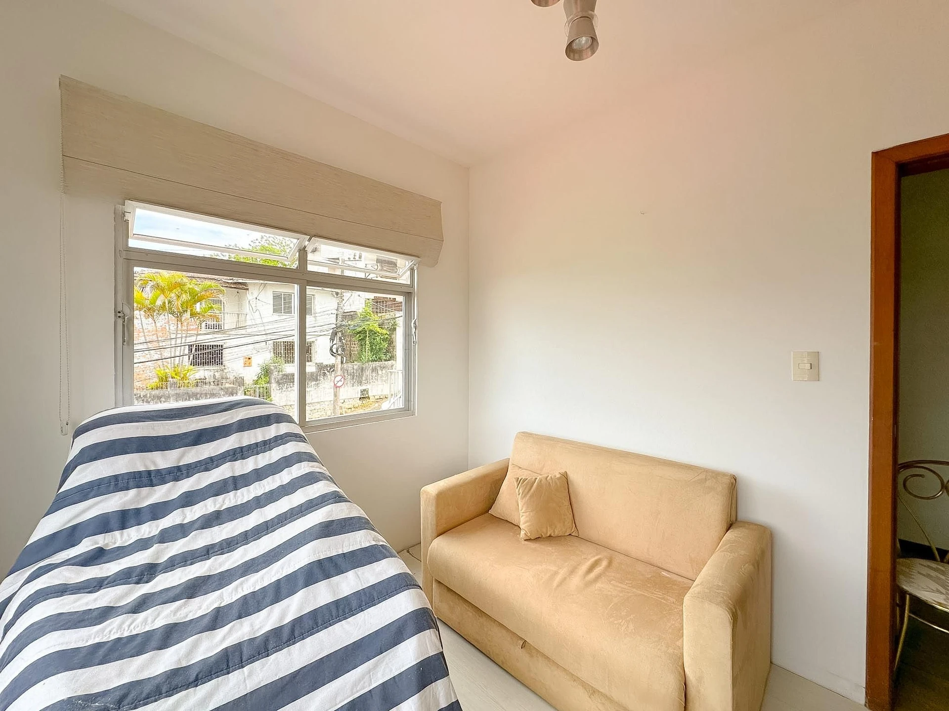 Furnished house, 250 m², with a bathtub — photo 51