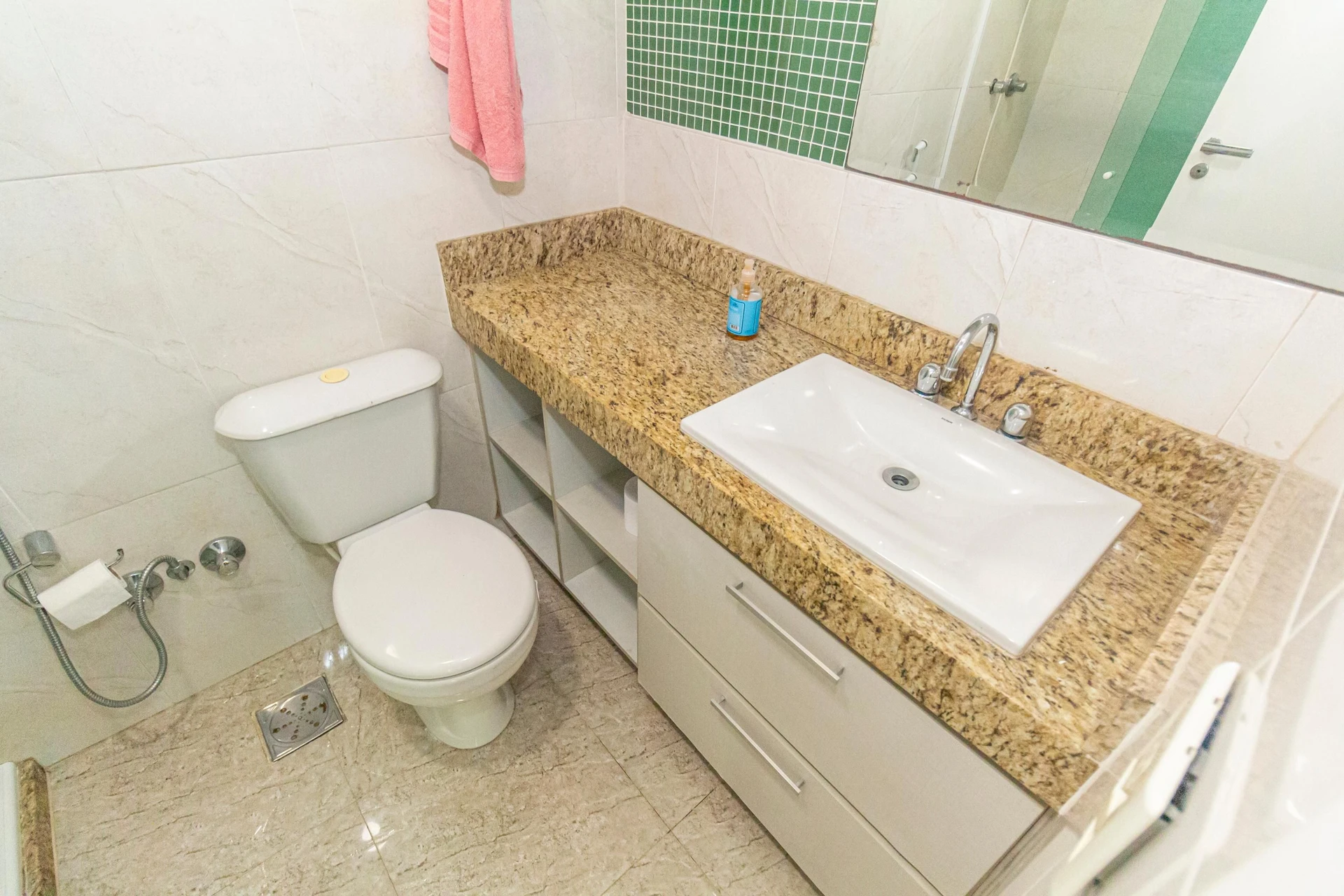Apartamento mobiliado com 4 quartos e 3 banheiros — photo 59