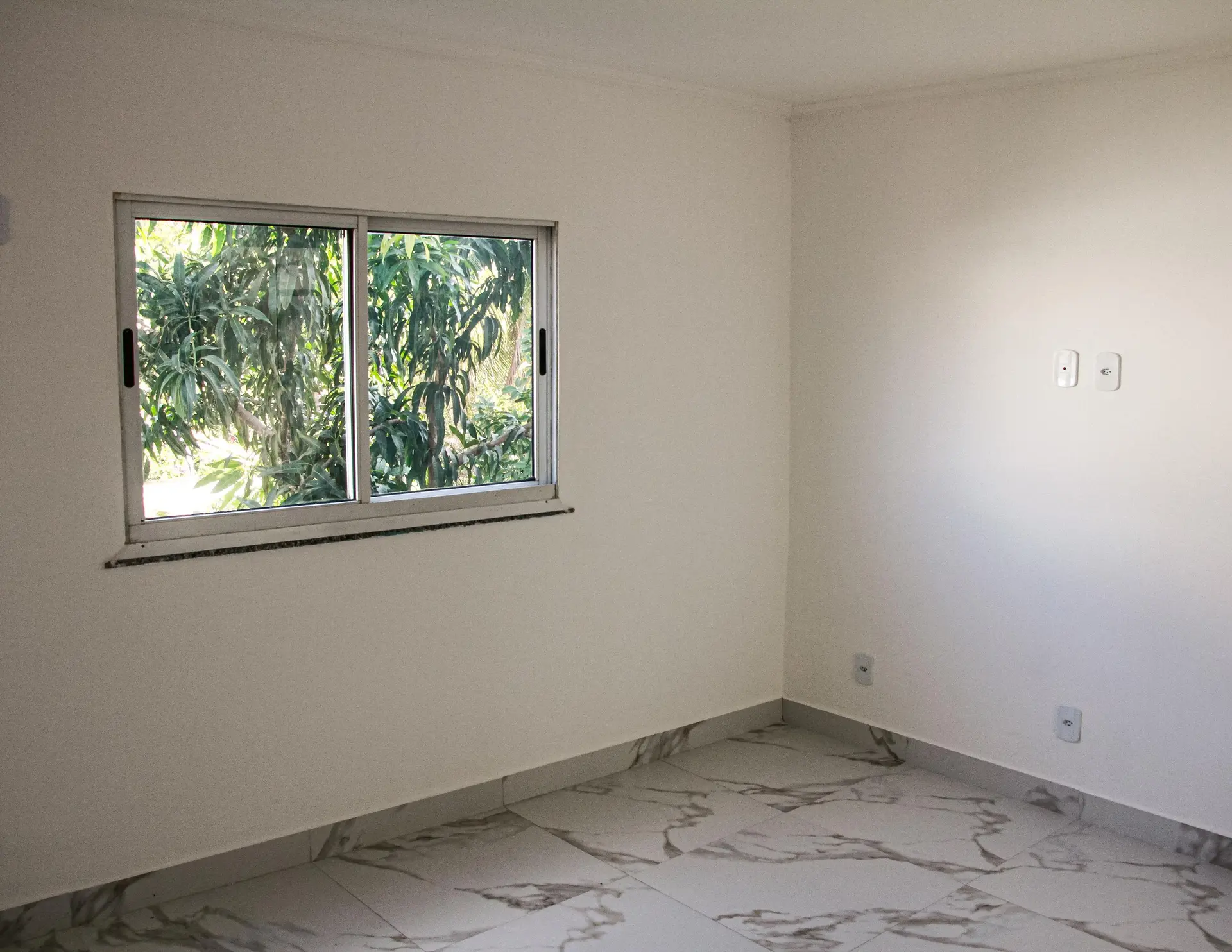 House with no parking, 2 bedrooms and 1 bathroom — photo 11