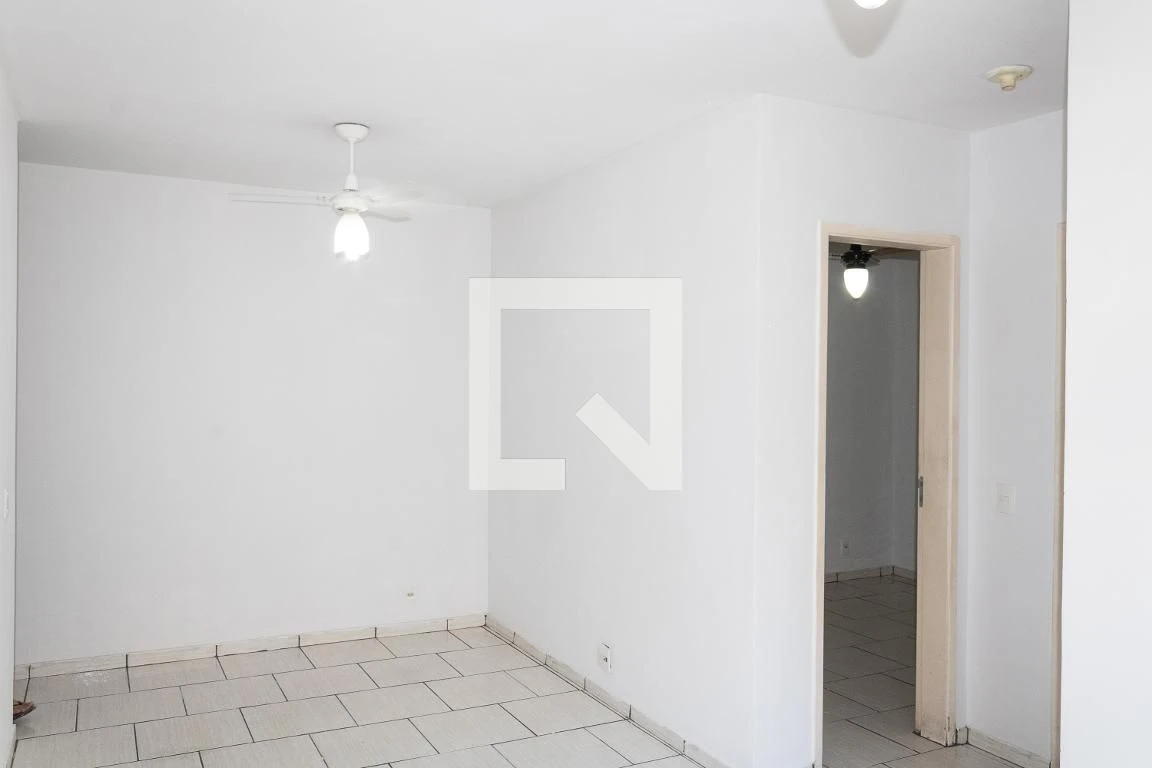 2-bedroom apartment with 1 parking space and laundry area — photo 19