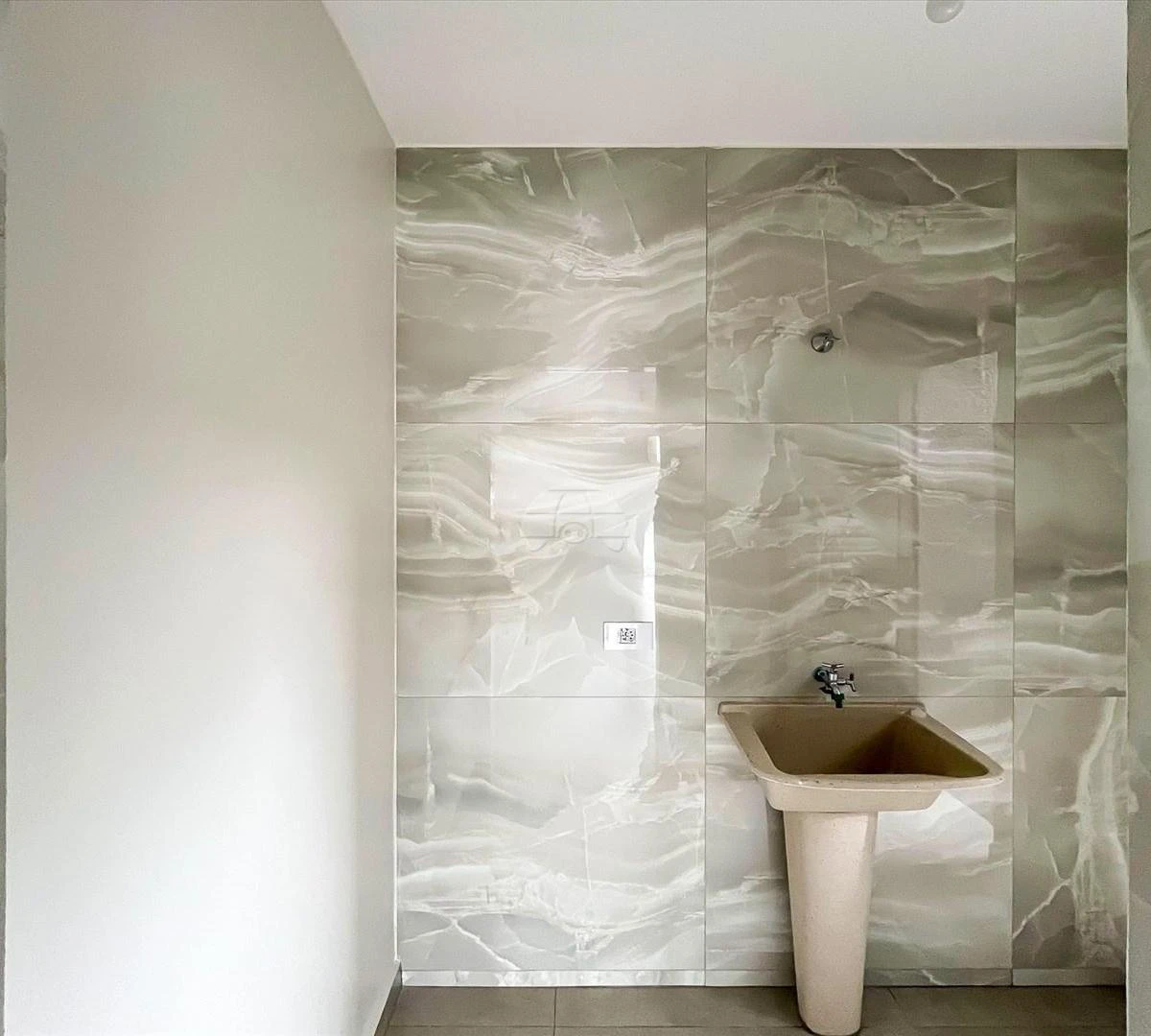 39 m² house with a glass shower enclosure — photo 6