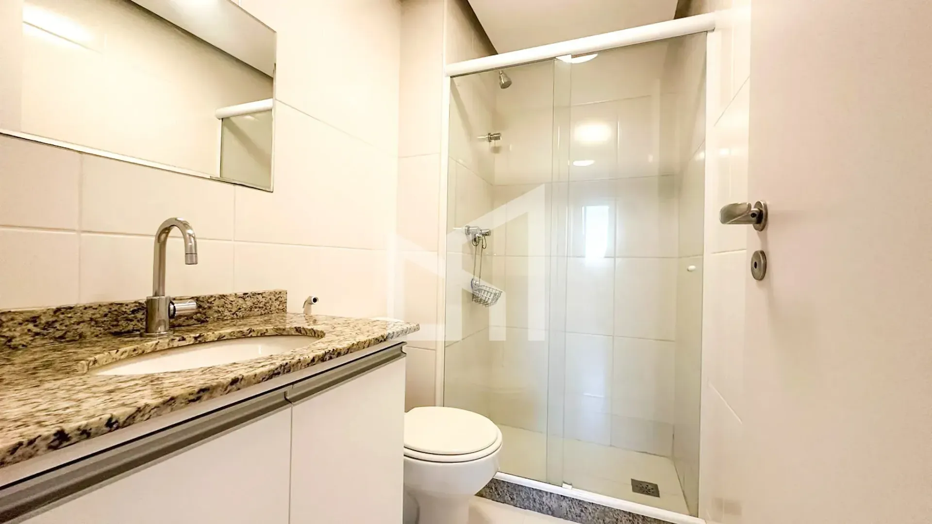 Mountain view in a 2-bedroom apartment, 69 m² — photo 8