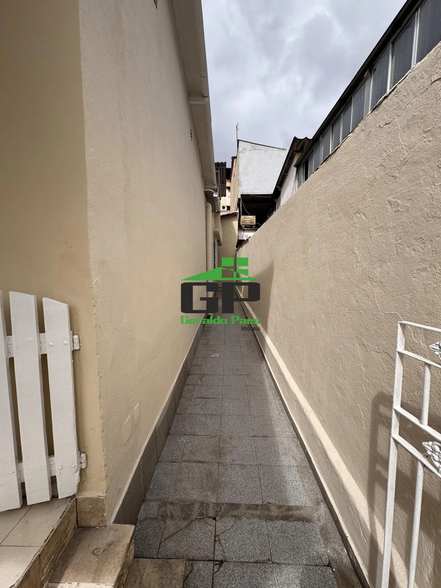 Unfurnished house with 4 bedrooms and a balcony — photo 4