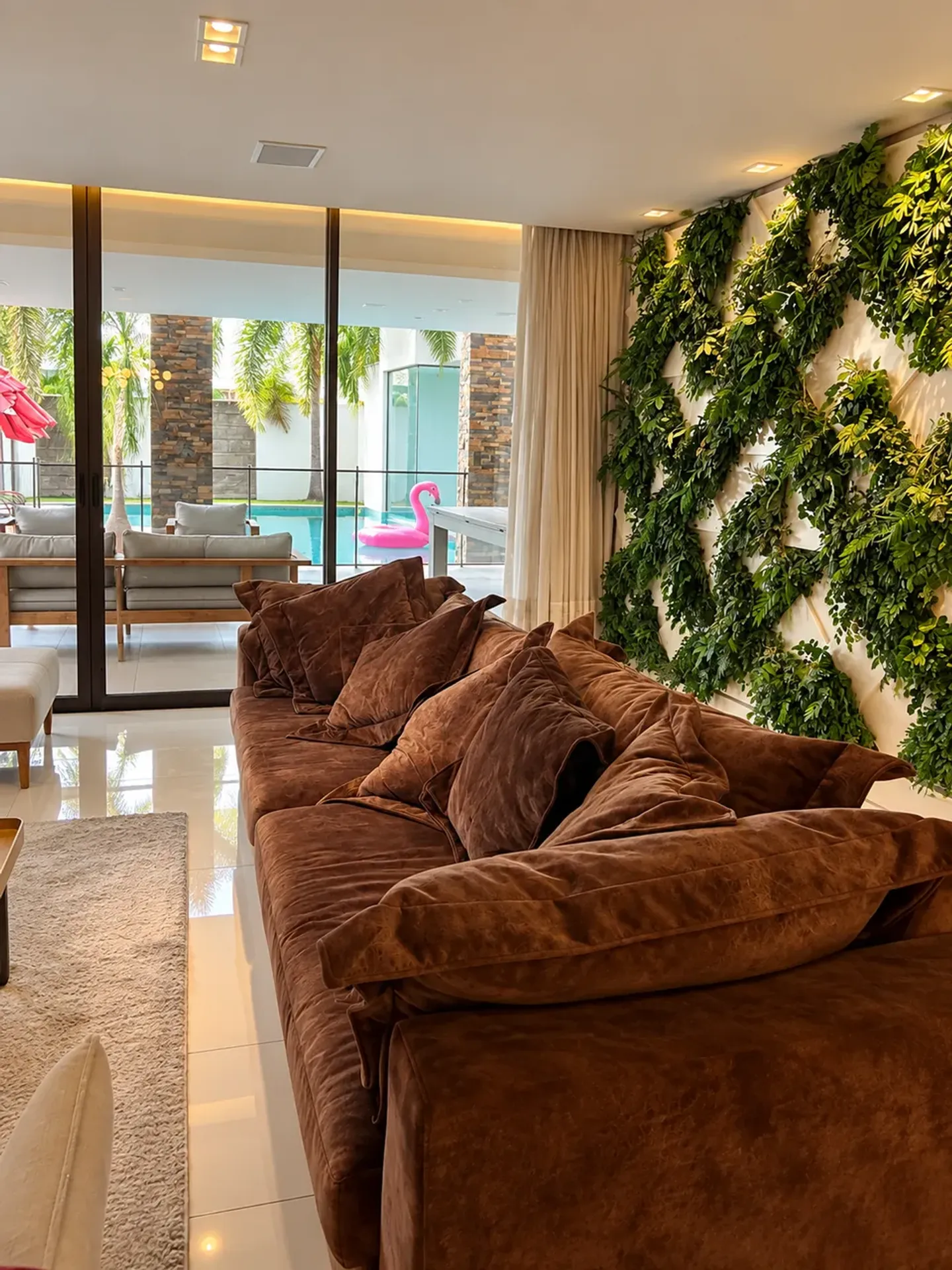 Furnished house, 980 m², with floor-to-ceiling windows — photo 25