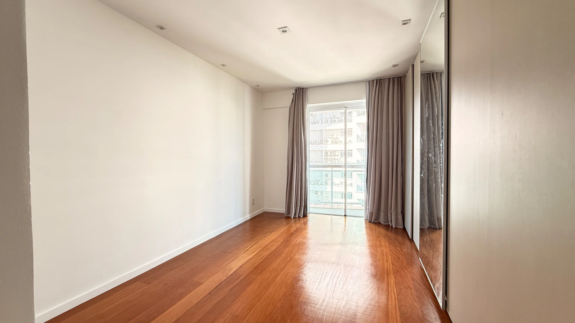 4-bedroom apartment with a gourmet balcony and 160 m² — photo 4