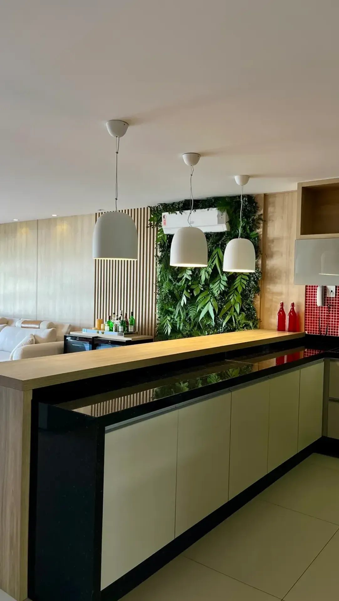 Furnished apartment with 3 en-suite suites — photo 37
