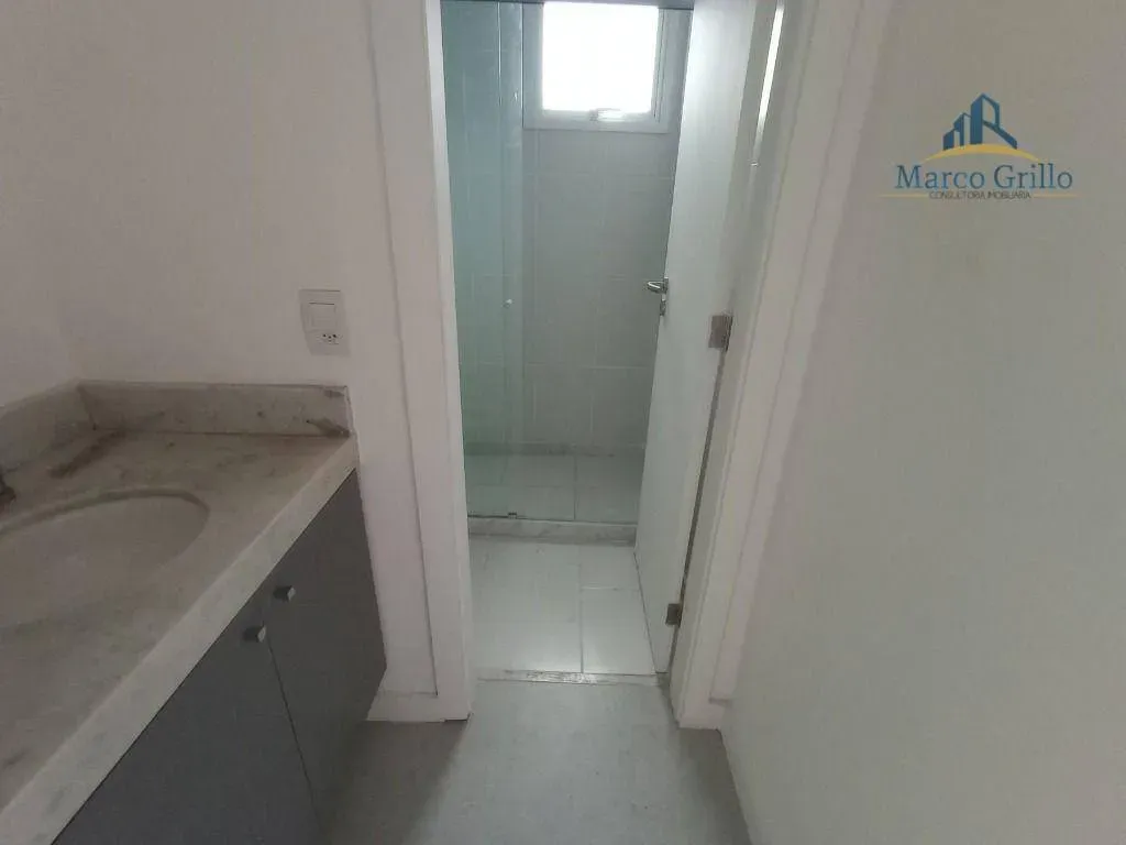 Apartamento de 1 dormitorio con balcón y lavabo — photo 17