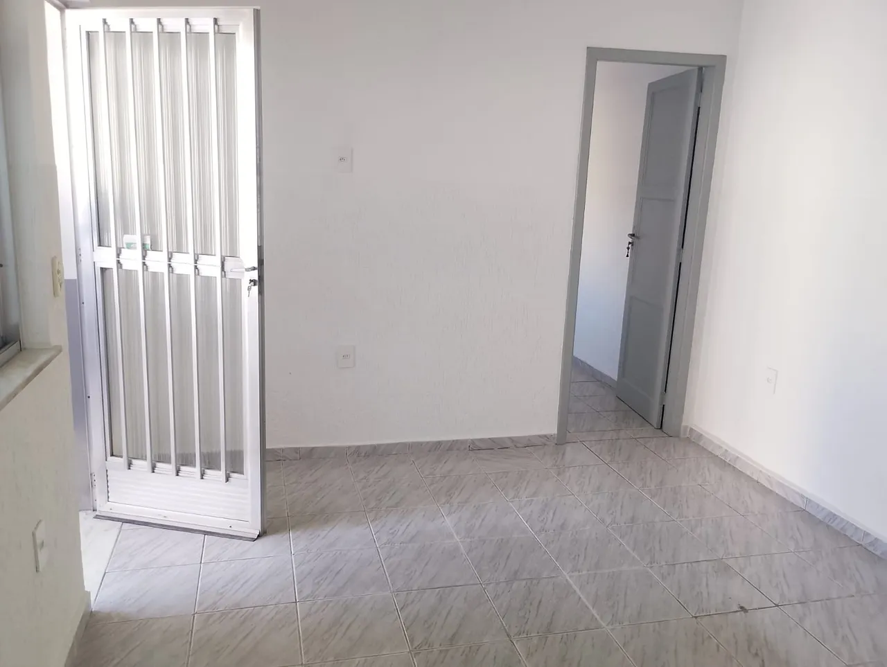 Casa de 32 m² com 1 quarto e kitchenette com fogão — photo 11