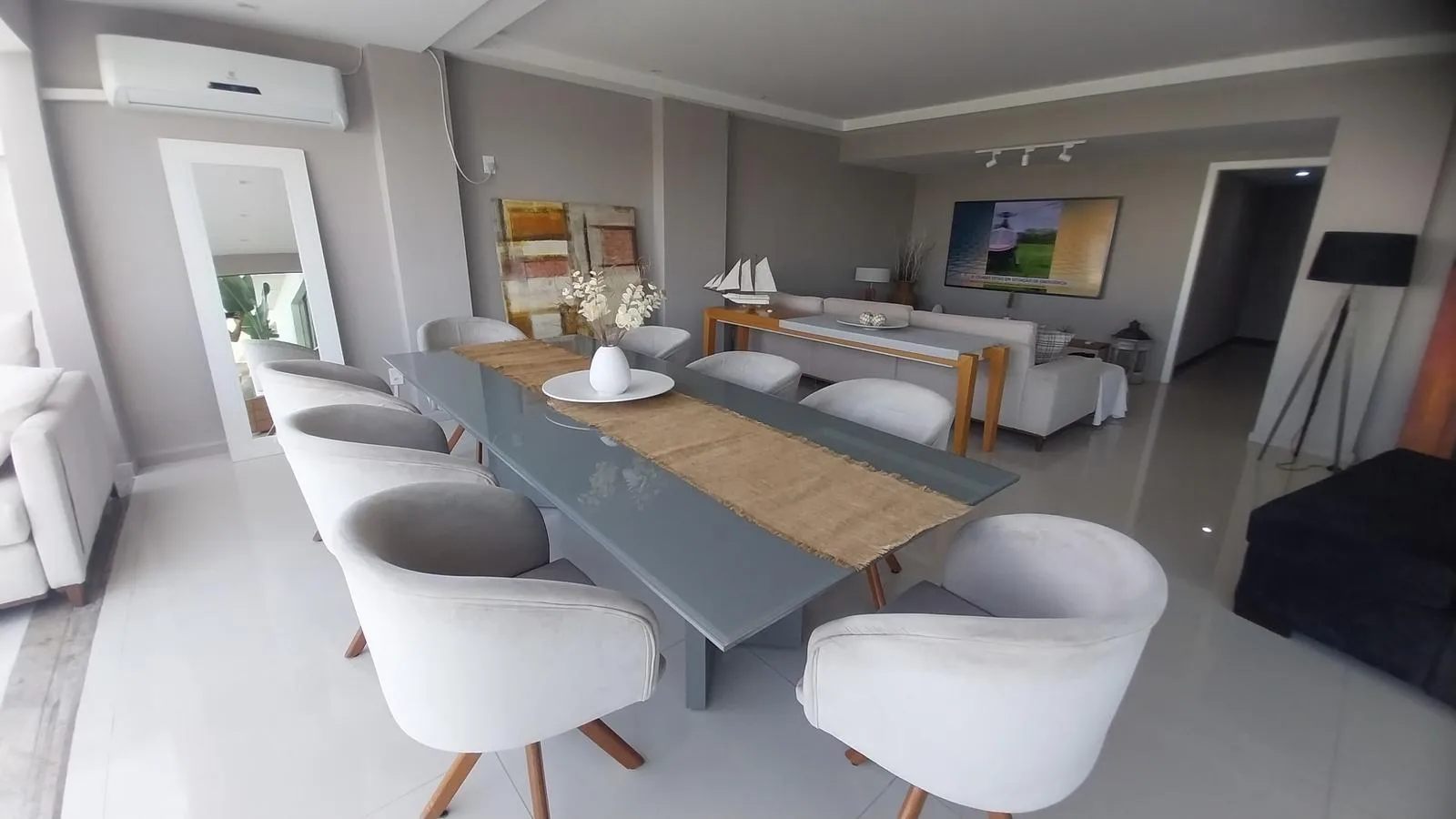 Unfurnished apartment with 4 bedrooms and 5 bathrooms — photo 21