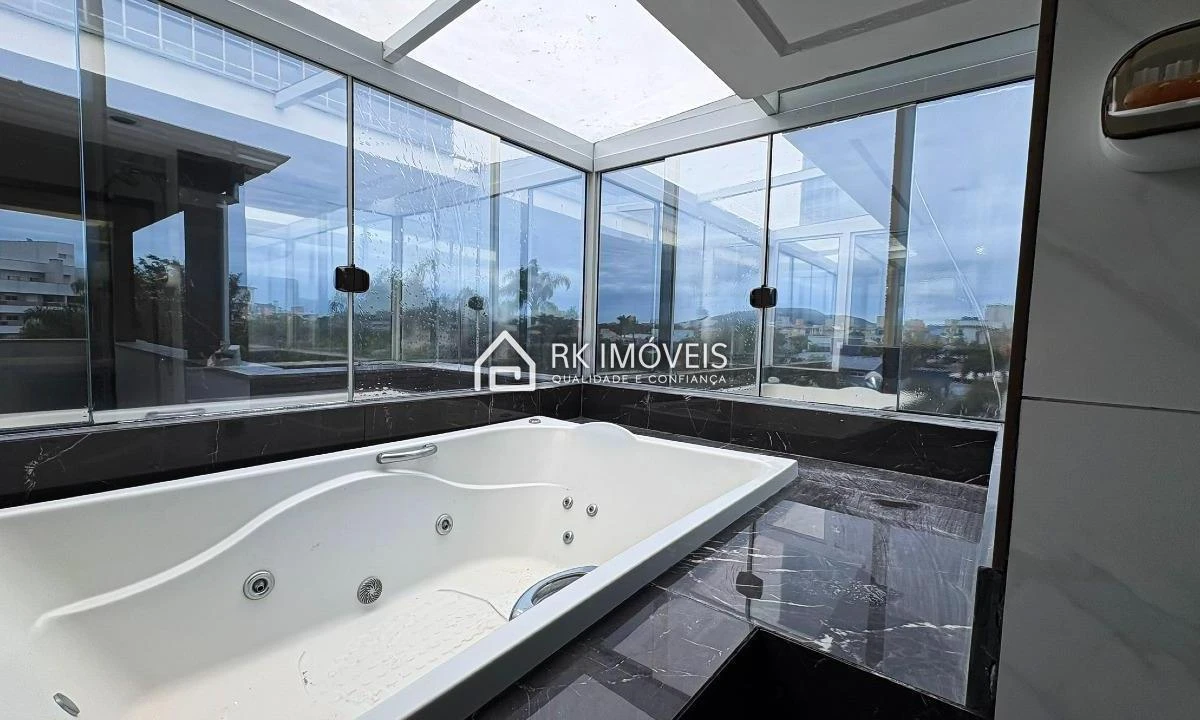 3-bedroom apartment with an open-plan kitchen and en suite — photo 24