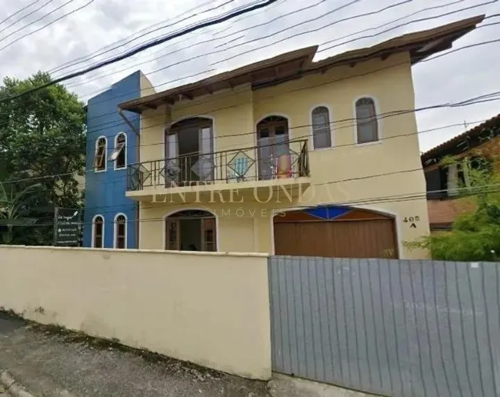 Сад и 2 спальни: дом 140 м²