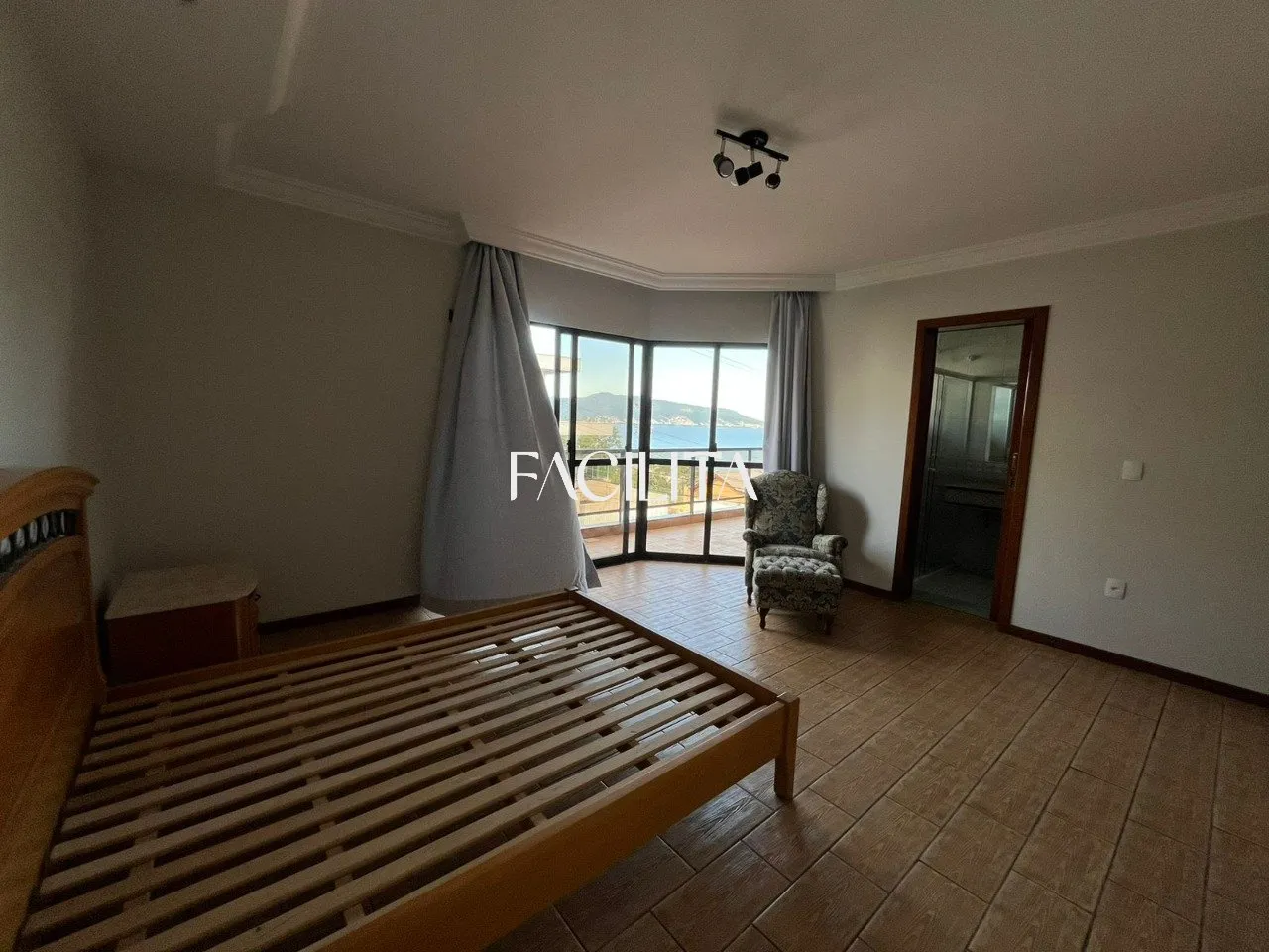 Furnished 456 m² house with 3 en-suite bedrooms and pool — photo 16
