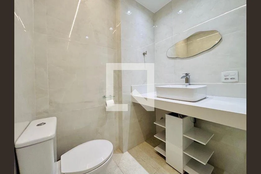 Walk-in closet in a 3-bedroom apartment, 120 m² — photo 35