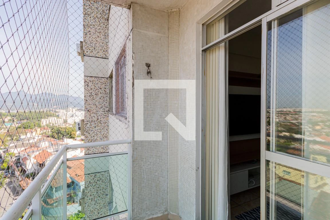 Furnished apartment with 2 bedrooms and a balcony — photo 33