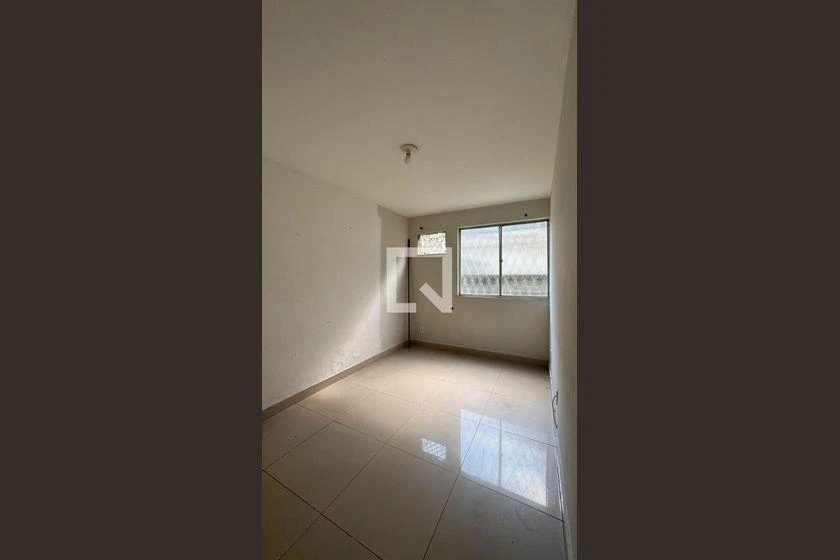 3-bedroom apartment in a building with a pool — photo 10