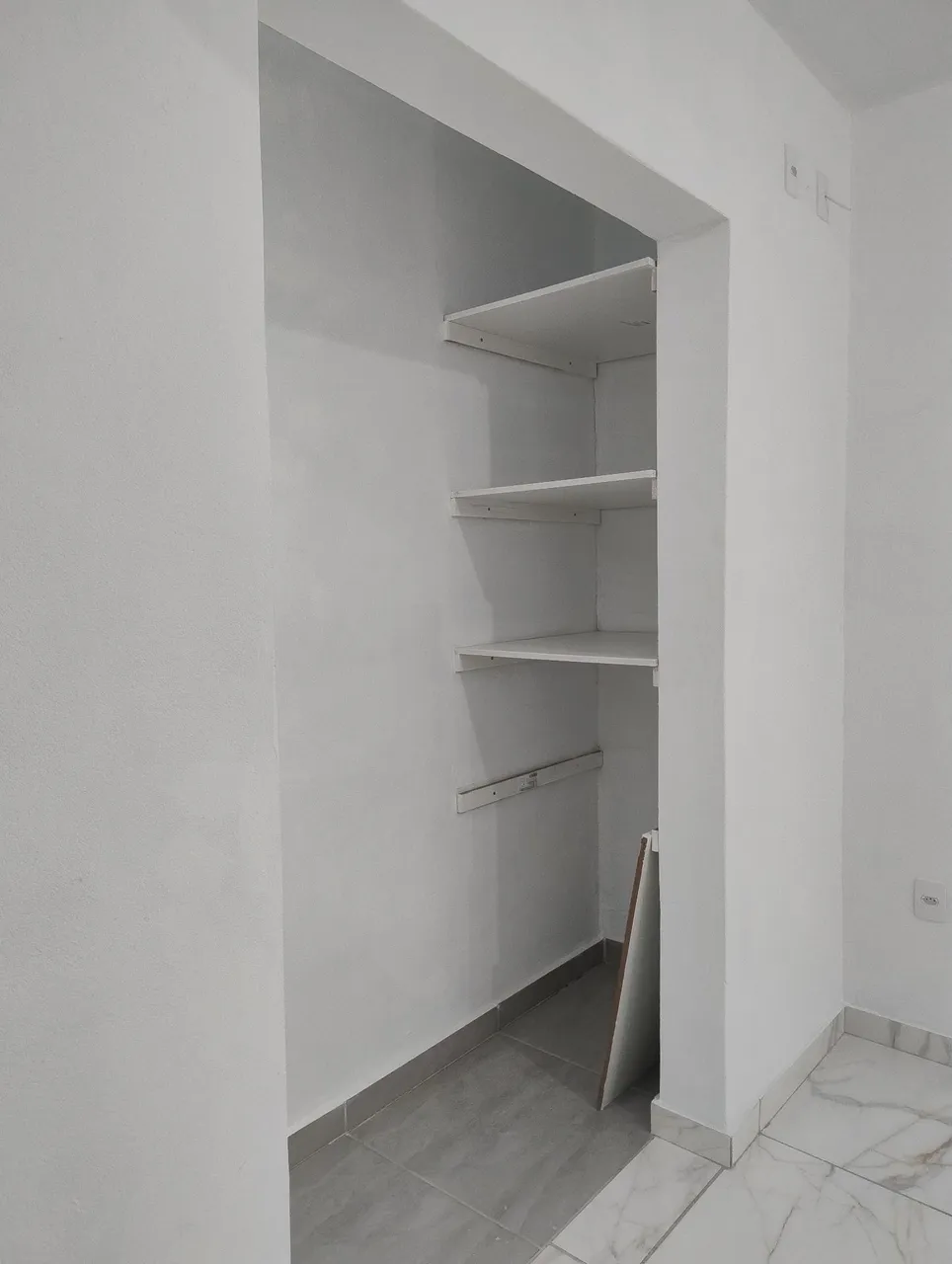 1-bedroom apartment with separate kitchen and parking — photo 9