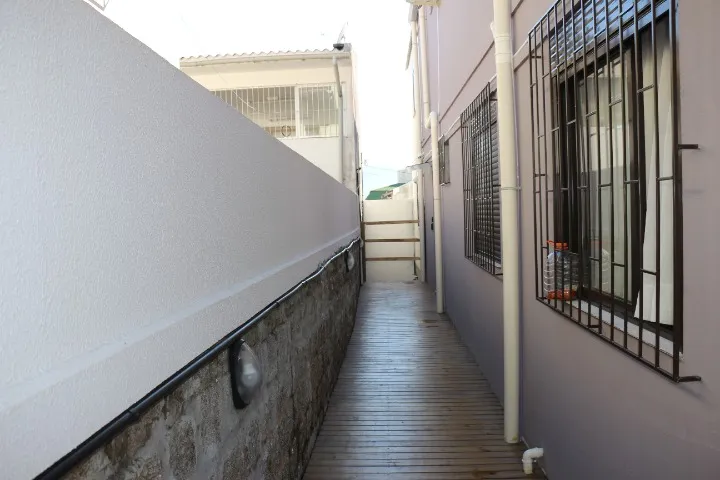 20 m² studio with a washing machine and a home office — photo 3