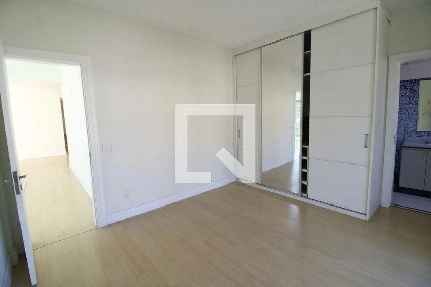 House with 4 en-suite bedrooms and 597 m², 4 parking — photo 31