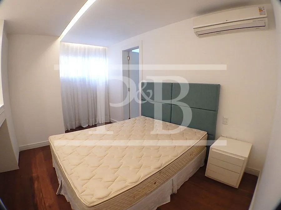 4-bedroom apartment with glassed-in balcony — photo 19