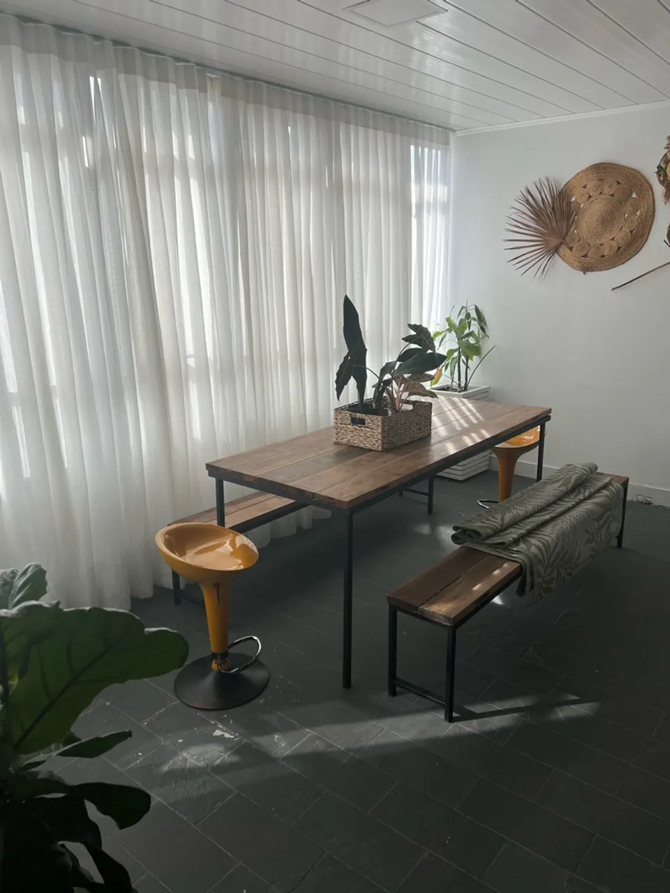 Glass-enclosed balcony in a 2-bedroom apartment, 90 m² — photo 16