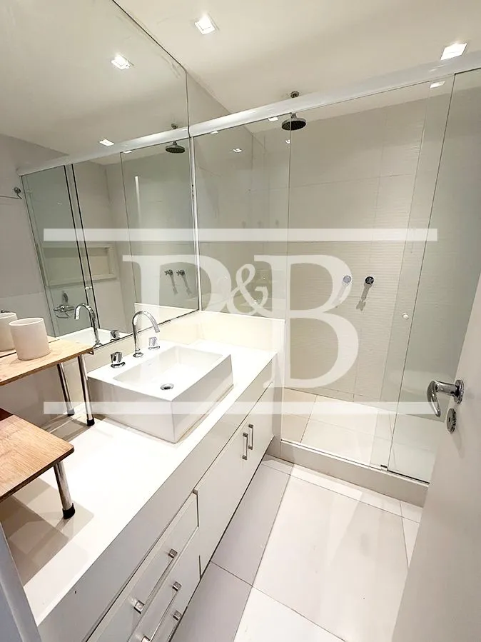 4-bedroom apartment with a walk-in closet in Rio de Janeiro — photo 16