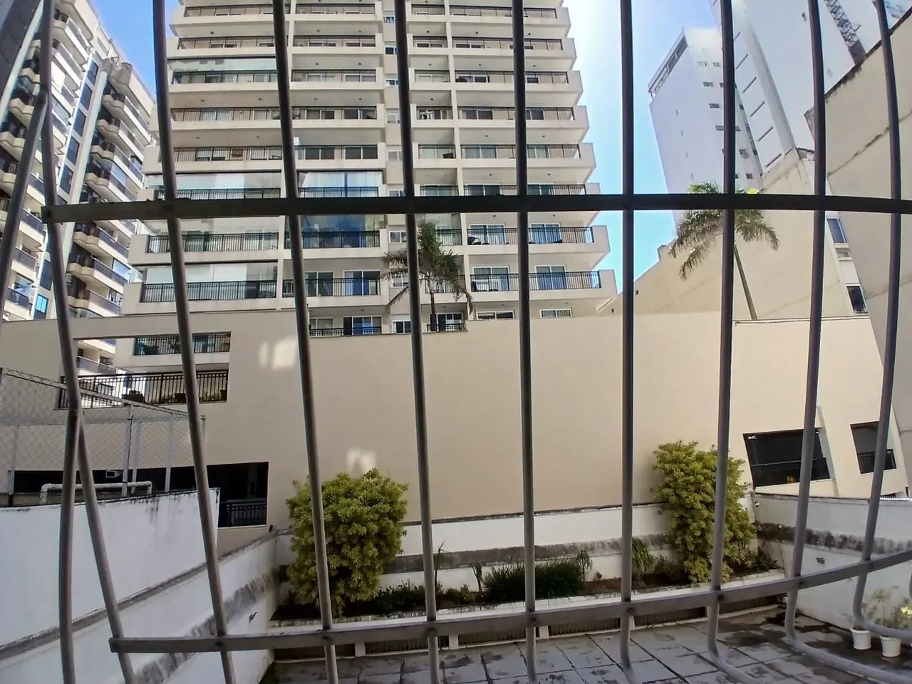 Apartment with balcony, 3 bedrooms and 3 bathrooms — photo 34