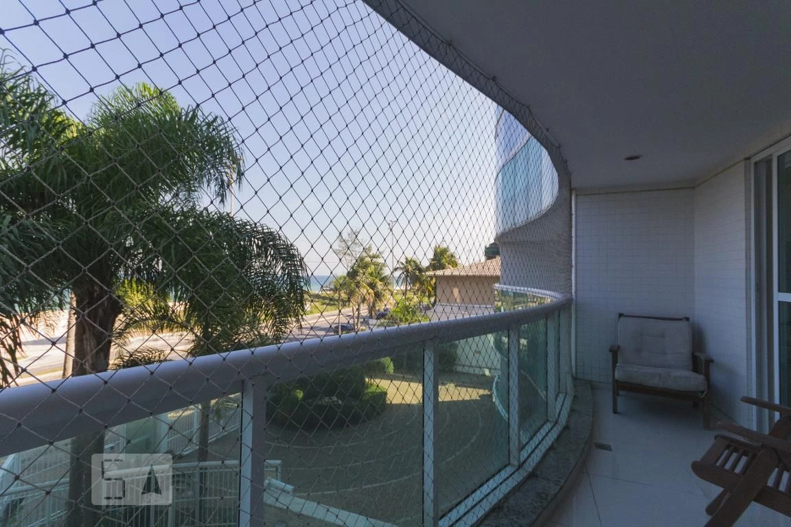Furnished apartment with 2 en-suites and a balcony — photo 4