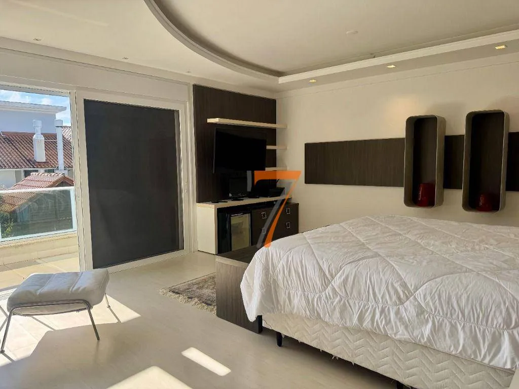 Furnished house with 8 bedrooms and 11 bathrooms — photo 13