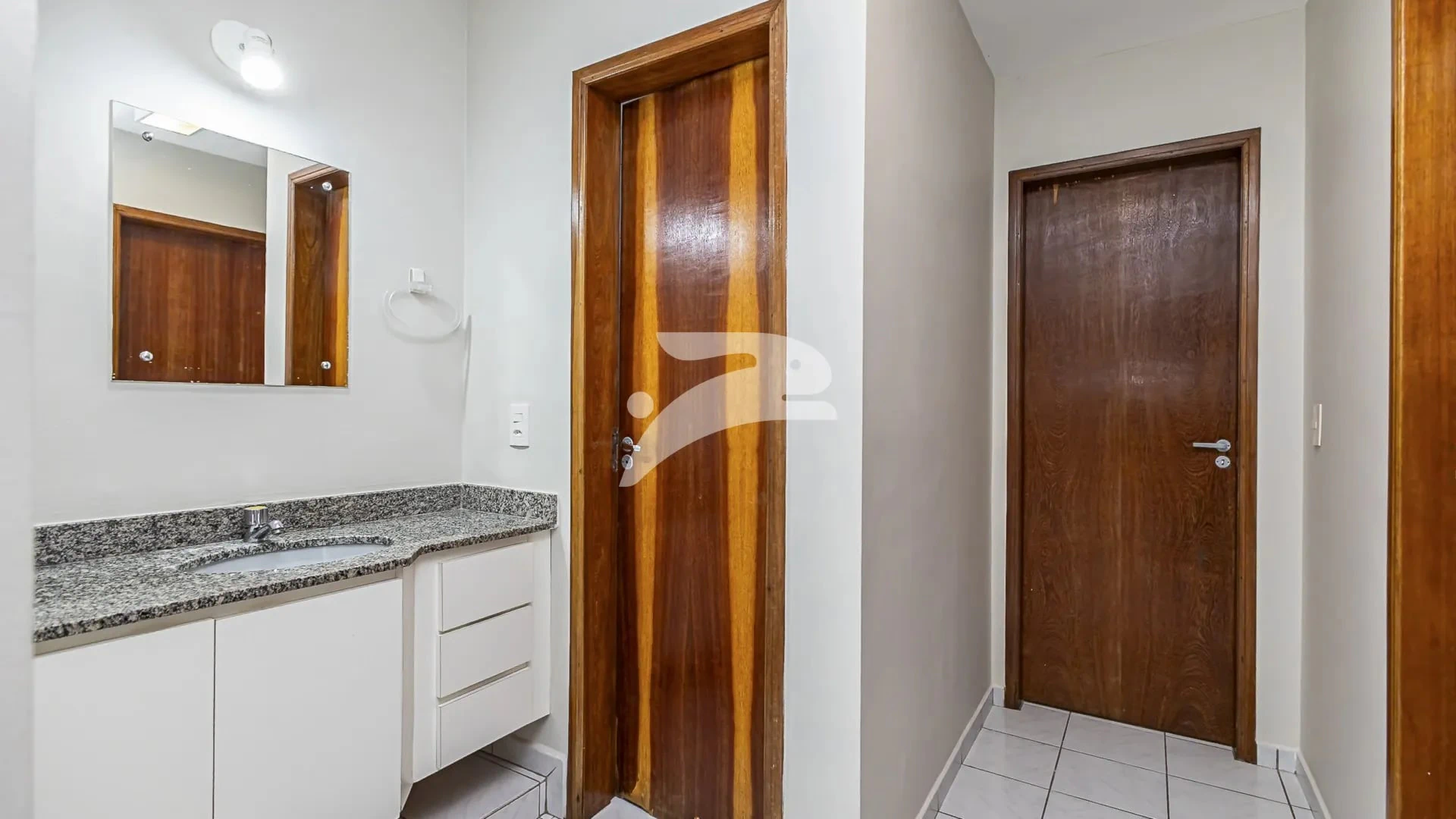Балкон с грилем и 3 спальни: квартира 56 м² — photo 13
