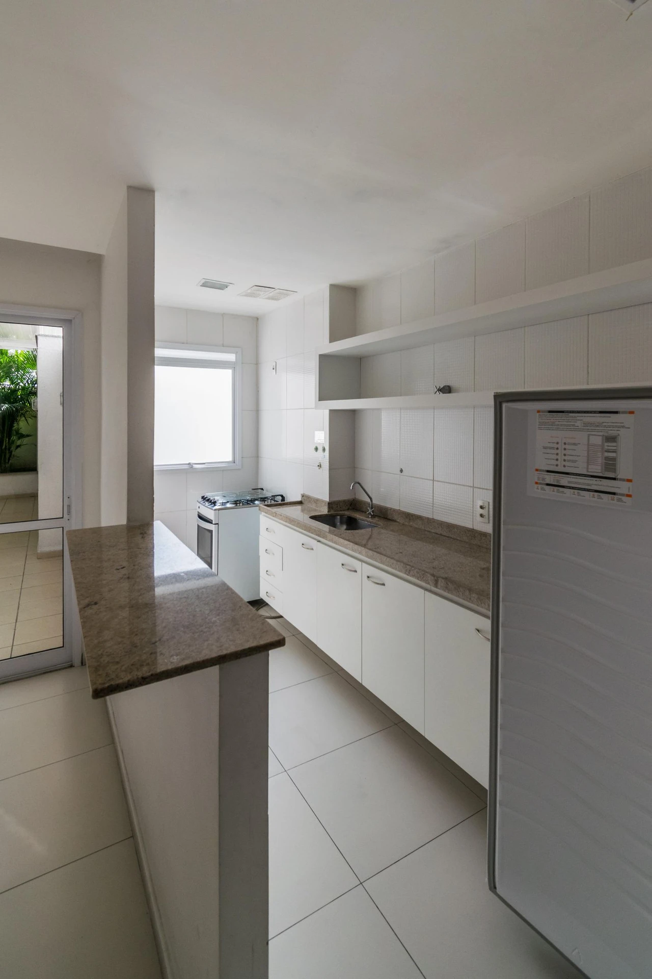 Furnished 3-bedroom apartment with 1 en-suite and balcony — photo 16