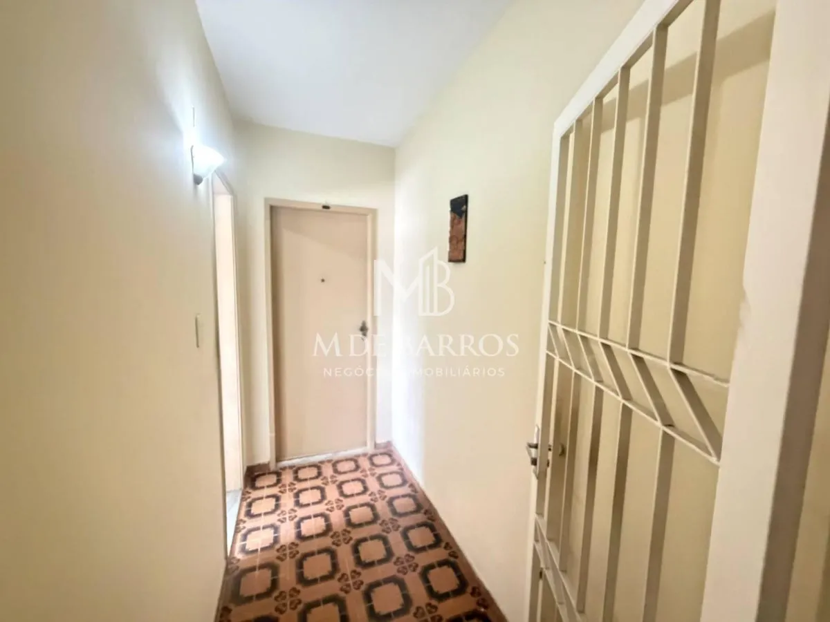 Apartamento de 2 quartos com piso de madeira ou laminado — photo 17